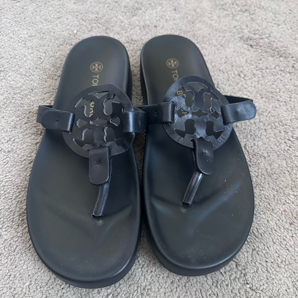 Tory Burch Black Leather Logo Thong Sandals ( replicas )